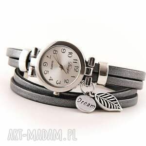 zegarek - bransoletka ze skórzanym, srebrzystym paskiem rękę