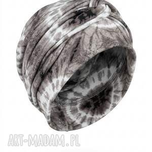 Czarna czapka damska z wełny handmade - kwiaty