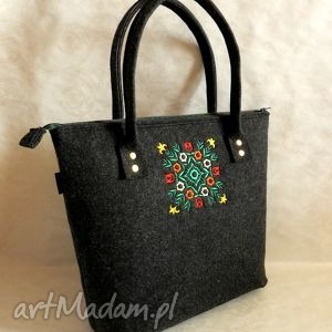 handmade na ramię grafitowa torba z filcu - kolorowy haft