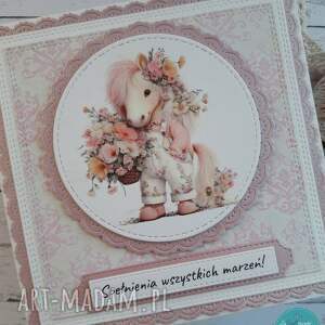 Kartka urodzinowa z uroczym konikiem w ogrodniczkach