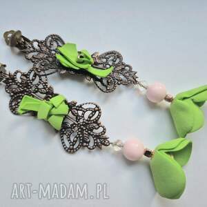 klipsy długie zielone kwiaty i filigrany bardzo stylowe zwracają uwagę