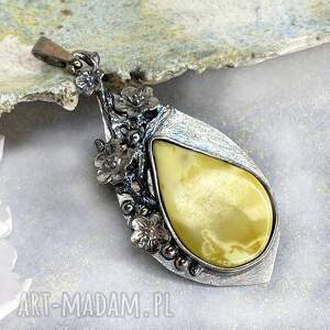 srebrny wisior z opalem w kwiatach a1076, motyw kwiatów