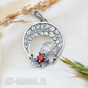 artymateria wyjątkowy bajkowy wisiorek z jeżem jeż leśny naszyjnik