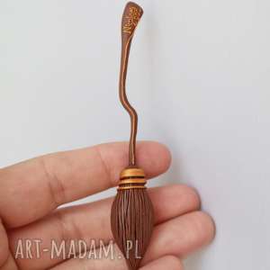 handmade broszki nimbus 2000-broszka