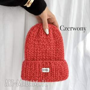 Czerwona czapka Lily z 100% wełny - ręcznie robiona
