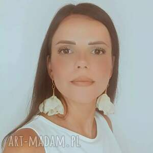 długie, kremowe kolczyki kwiaty - lekkie jak piórko lato