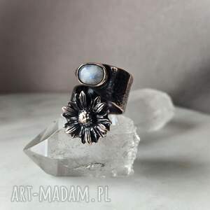 pierścionek z kamieniem księżycowym regulowany, miedź, naszyjnik kwiatem