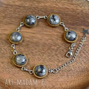 Drewniana bransoletka - larvikit 110 - z kamieniem