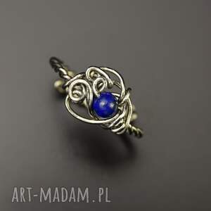 minimalistyczny regulowany pierścionek lapis lazuli wire wrapping