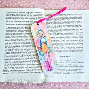 zakładka do książki - szczęśliwa, dziewczyna nastolatki, przyjaciółki