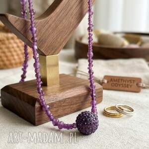 naszyjnik boho z fioletowych koralików szklanych - zapięcie makrama