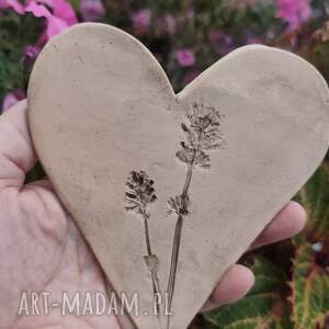 Rustykalne serce ceramiczne z motywem lawendy - dekoracja handmade