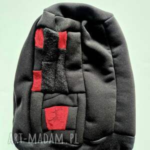 czapka damska wiosenna uniwersalna dzianinowa na czerwono - czarna patchworkowa