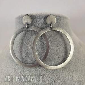 Kolczyki - sztyfty z satynowymi kołami, srebro oksydowane, 925