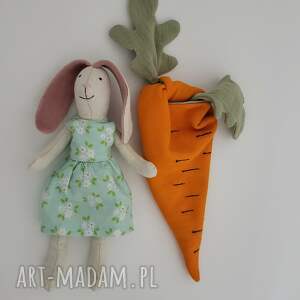 Królik króliczek z marchewką, pokój dziecka