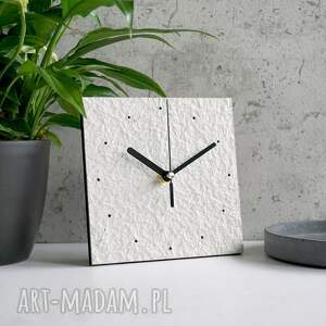 Minimalistyczny zegar do salonu, mały biały