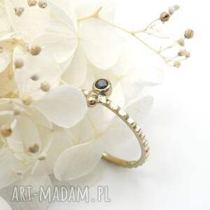 pierścionek czarna kropla, złoto, prezent dla dziewczyny, delikatny