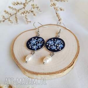 Kolczyki nocą z perłami okrągłe, niezapominajka