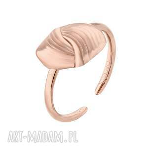 pierścionek z plecioną retro ozdobą różowego złota, delikatny