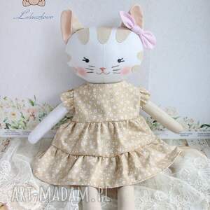 handmade maskotki kotek olga przytulanka ręcznie szyta, w beżowej sukieneczce