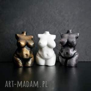 dekoracje trzy małe kobietki wysokie na ok 4,6 cm zestaw 4, rzeźby kobiece