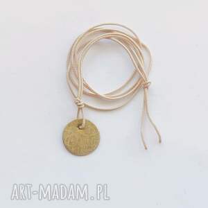 okrąg wisiorek, sznurek, mosiądz, zmatowione
