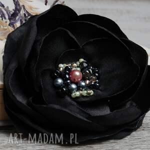 czarna broszka przypinka, elegancka kwiatek kwait sukienki