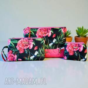 zestaw kosmetyczka i saszetki