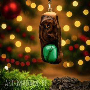 biżuteria z duszą natury - wisiorek malachitem i ręcznie rzeźbionym drewnem