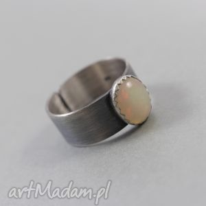 opal etiopski i srebro - pierścionek
