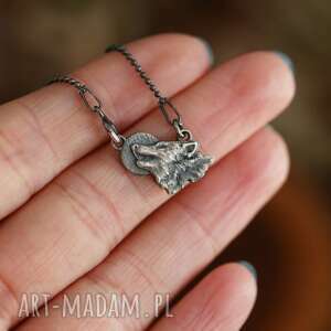 wilk mini wisiorek ze srebra próby 925, celebrytka z wilkiem biżuteria
