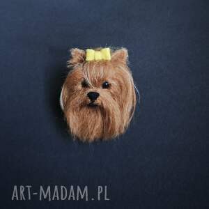 Broszka filcowana Yorkshire terrier - portret psa z naturalnej wełny - art-Madam.pl