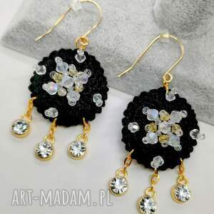Czarne z cyrkoniami, kolczyki szydełkowe
