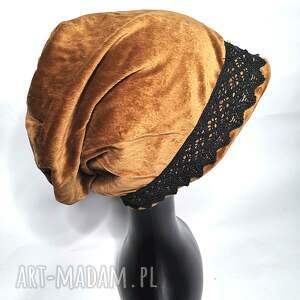 czapka aksamitną z koronką, materialowa na podszewce, obwód głowy