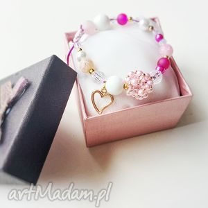 handmade różowa bransoletka perłowa ze sznurka