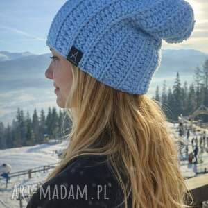 Ciepła czapka robiona na szydełku z wełny smerfetka, dziergana