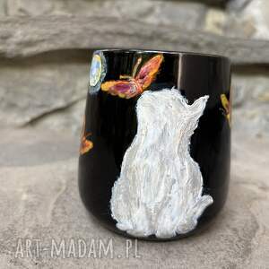 Czarny porcelanowy kubek ręcznie malowany Kotek i ćmy 400 ml