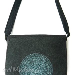 handmade torebki torba filcowa na ramię z nowoczesnym haftem