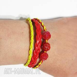 bransoletka - czerwona, żółta rzemienie, neonowa różyczka niej
