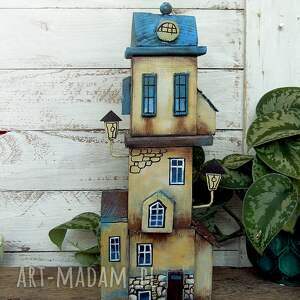 kamienica z niebieskimi oknami - dekoracja drewna, ręcznie malowana domki