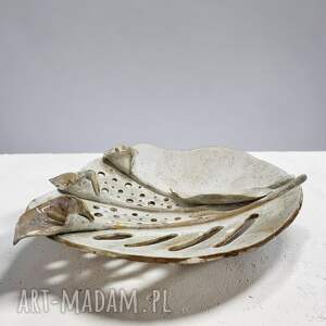 Ceramiczna patera z motywem kwiatowym na prezent