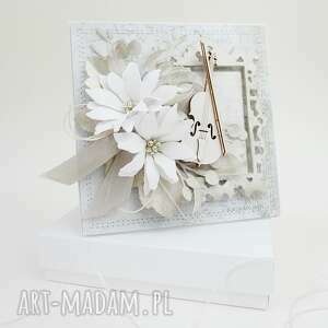 handmade scrapbooking kartki ze skrzypcami w pudełku