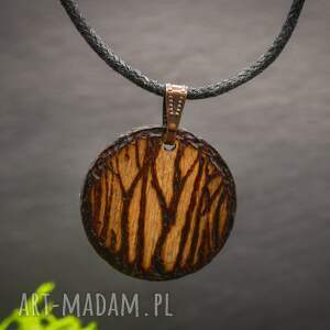drewniany wisiorek - magiczny las ręcznie wypalany naszyjnik z drewna