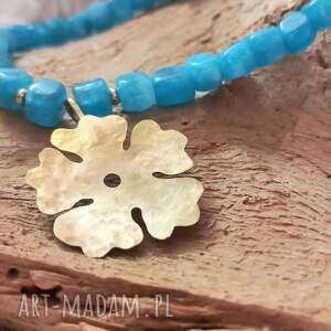 wisiorek z mosiężnym kwiatkiem agatami naszyjnik oryginalny biżuteria