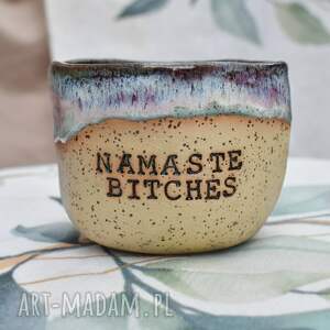 handmade ceramika namaste bitches< ręcznie robiona czarka ceramiczna