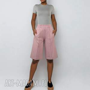 Szorty, spodenki damskie z ozdobnymi przeszyciami - z kieszeniami