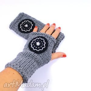 handmade rękawiczki mitenki szare z kołem
