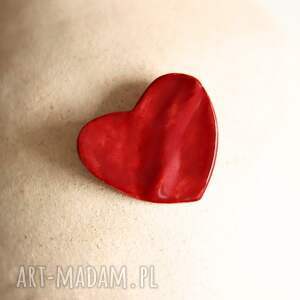 Prezent Ceramiczna czerwona broszka serce, walentynki