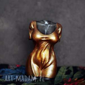 handmade dekoracje rzeźba z gipsu figurka kobiety w złotej sukience, 9 cm