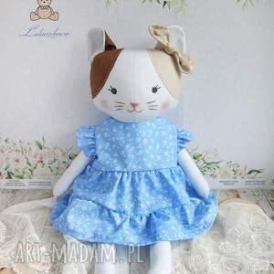 handmade pokoik dziecka kotek tilda w niebieskiej sukieneczce przytulanka ręcznie szyta